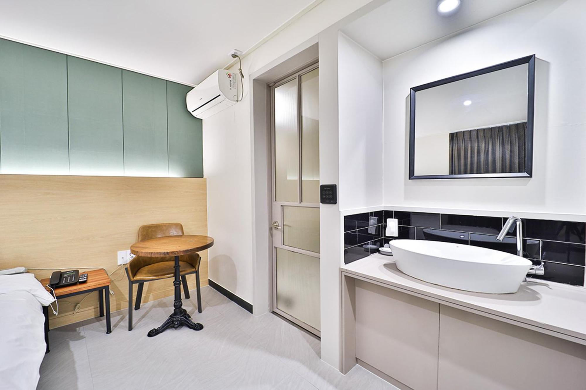 Calm Rest Hotel Busan Sasang Zewnętrze zdjęcie