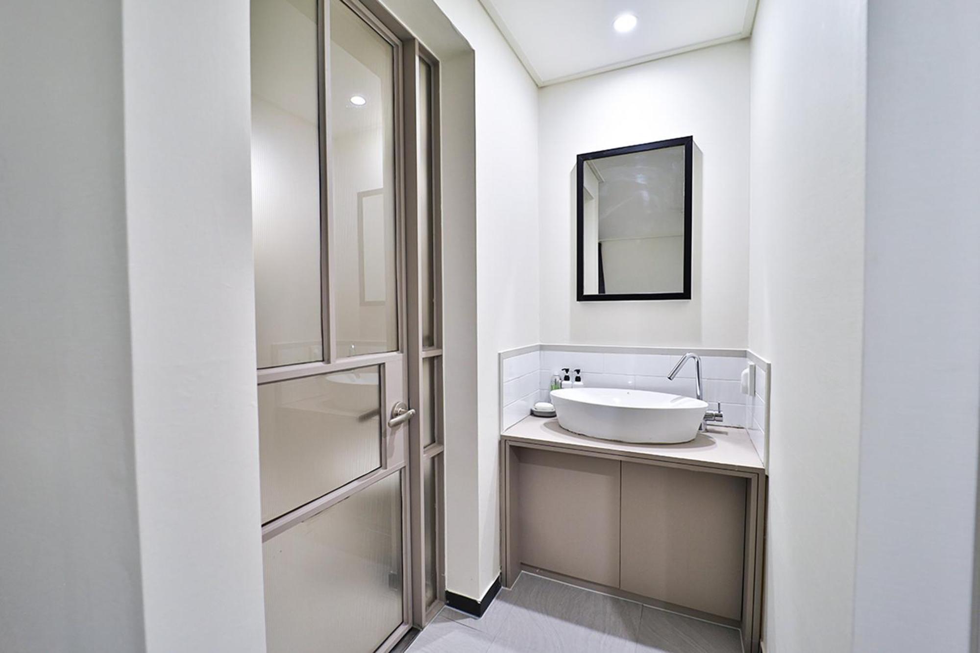 Calm Rest Hotel Busan Sasang Zewnętrze zdjęcie